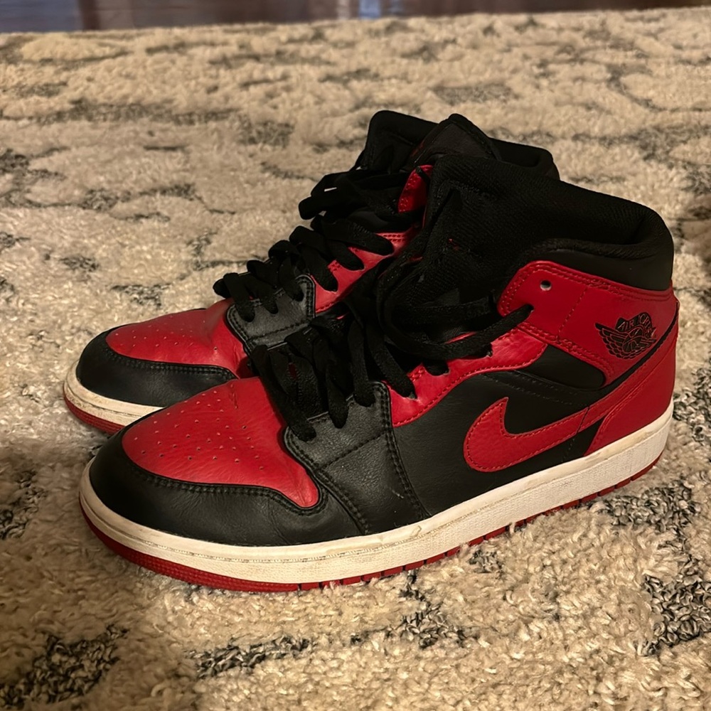 Nike Jordans 1 Mid “Alternate Bred”